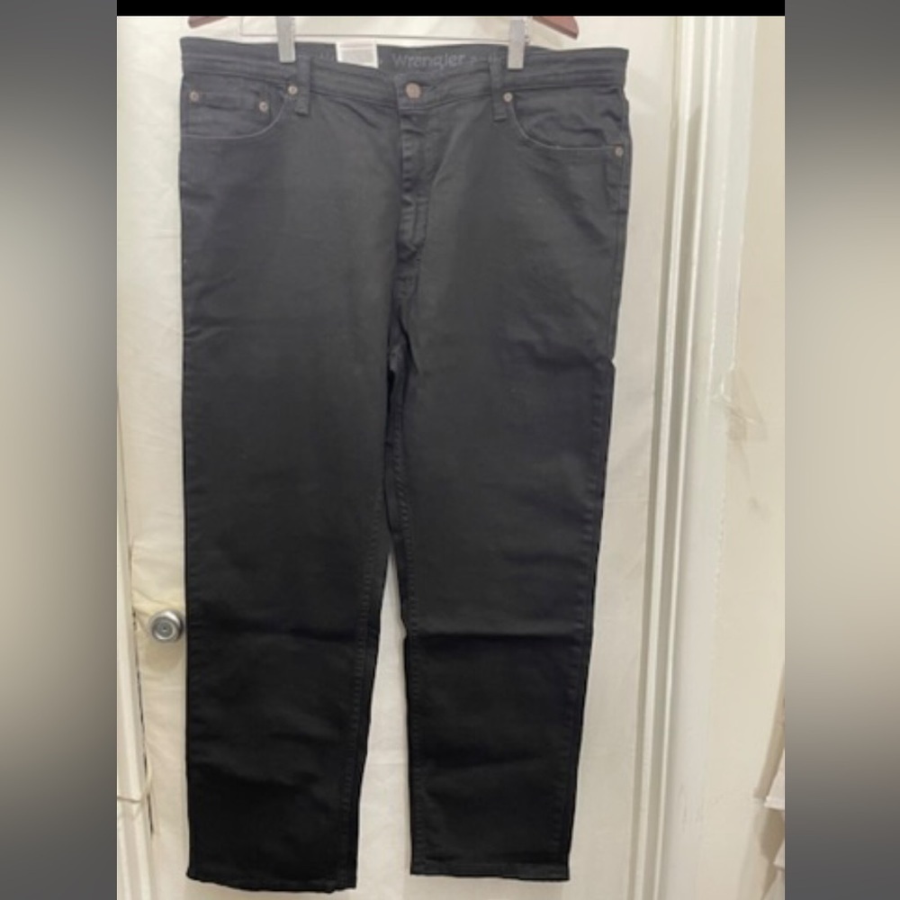 (BONUS JEWELRY ‼️) Wrangler black jeans 38 X 30 Wrangler Authentics